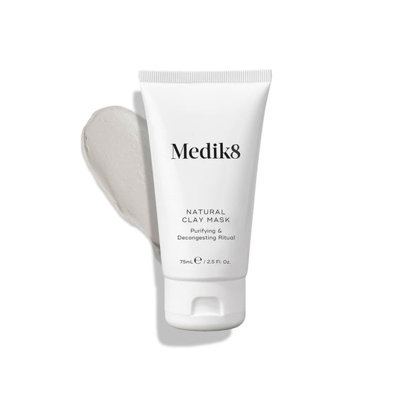 Balenie Natural Clay Mask stojí vzpriamene so vzorkou svetlosivého ílového (clay) masku vedľa neho.
-40