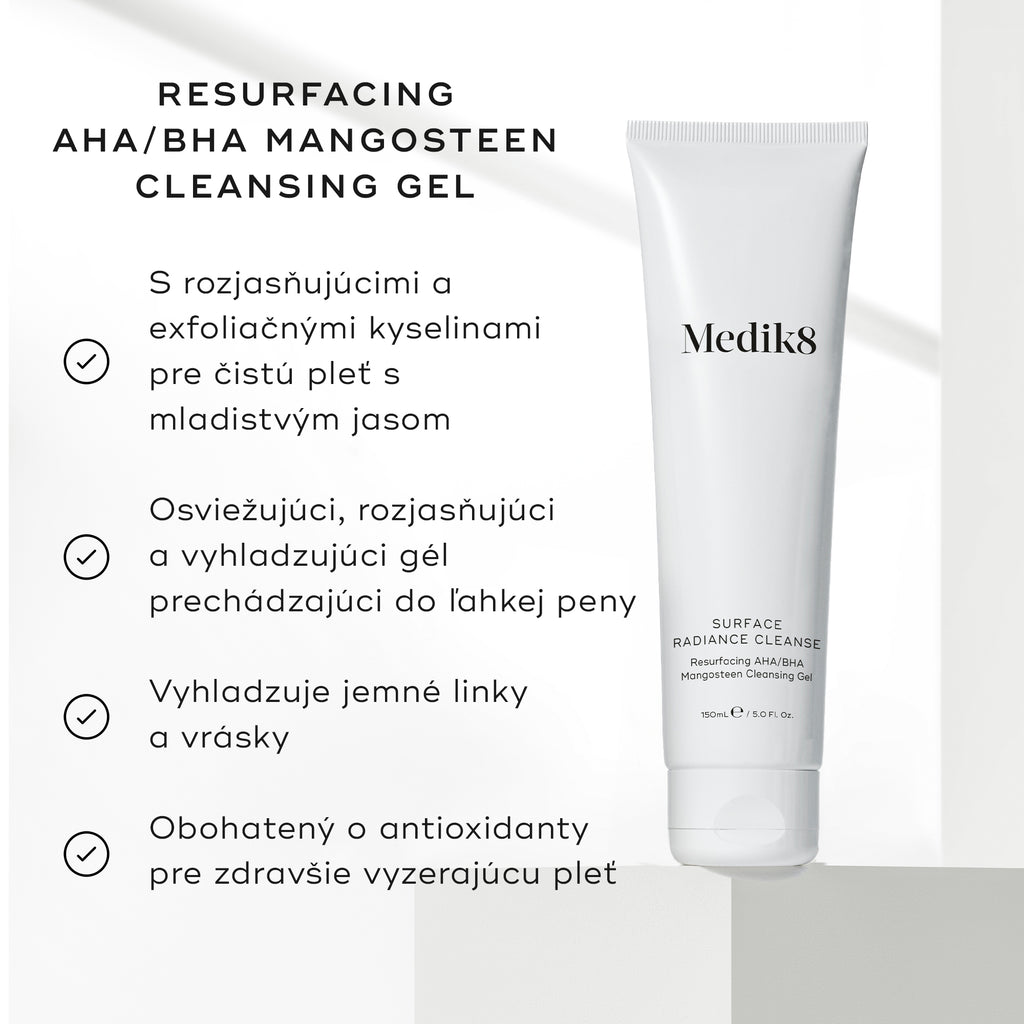 Tuba prípravku Medik8 Surface Radiance Cleanse na svetlom pozadí s grafickým motívom začiarknutia. Text vyzdvihuje jeho výhody: rozjasňujúce a exfoliačné kyseliny pre mladistvý lesk, osviežujúce a vyhladzujúce zloženie v podobe gélu, ktorý sa mení na ľahkú penu, vyhladzuje jemné linky a vrásky a je obohatené o antioxidanty pre zdravý vzhľad pleti.