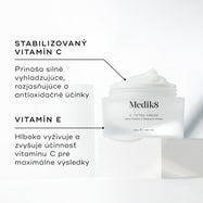 Otvorený kelímok krému Medik8 C-Tetra na bielom kamennom bloku na čistom bielom pozadí. Obrázok znázorňuje dve kľúčové zložky a ich benefity: stabilizovaný vitamín C, ktorý poskytuje silné vyhladzujúce, rozjasňujúce a antioxidačné účinky, a vitamín E, ktorý hĺbkovo vyživuje a posilňuje účinok vitamínu C pre maximálne výsledky.