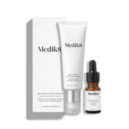 Biela kartónová škatuľka stojí vedľa bielej tuby Balance Moisturiser a malej hnedej sklenenej fľaštičky Glycolic Acid Activator.
