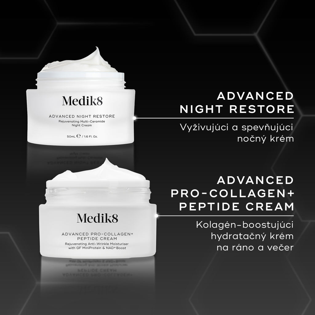 Porovnanie krémov Medik8 Advanced Night Restore a Advanced Pro-Collagen+ Peptide Cream v tubách, zobrazených vedľa seba na čiernom pozadí. Text porovnáva výživnú večernú formulu Night Restore s novou ľahkou formulu Pro-Collagen+ na použitie ráno aj večer, pričom zdôrazňuje jej schopnosť zvýšiť produkciu kolagénu a zmierniť hlboké vrásky.