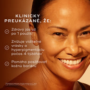 Záber zblízka na tvár osoby, ktorej sa aplikuje prípravok pomocou sklenenej pipety, na tmavom pozadí v teplých odtieňoch. Text uvádza, že produkt je  KLINICKY OVERENÝ, ŽE:  a nasledujú tri tvrdenia označené zaškrtnutím:  Dodáva pleti zdravý lesk už po 1 použití*,  Zmierňuje viditeľnosť vrások a hyperpigmentácie za 4 týždne* a  Viditeľne rozjasňuje a poskytuje hlbokú výživu. Poznámka v pätičke uvádza, že tieto výsledky boli preukázané nezávislou klinickou štúdiou produktu C-Tetra Luxe, ktorá prebiehala 4 týž