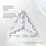 Grafika zobrazuje bielu trojrozmernú štruktúru v tvare ihlanu zloženú z reťazcov DNA, ktorú dopĺňa text o vegánskom Prismatic PDRN s tvrdením, že je navrhnutý pre o 60 % hlbšiu penetráciu do pokožky než lososia DNA, čo je podložené in vitro štúdiou v spodnej poznámke.