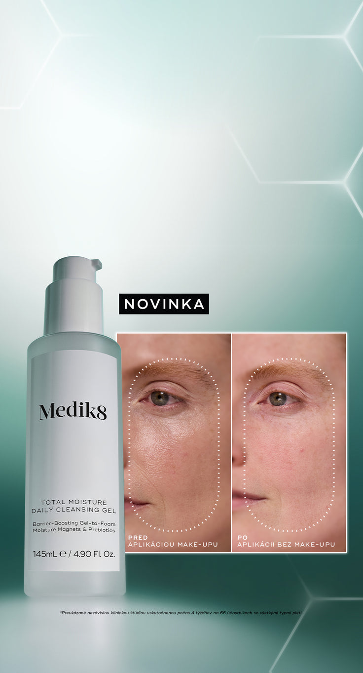 Medik8 Total Moisture Daily Cleansing Gel zobrazený spolu s fotografiami pleti pred a po použití, doplnený o text zdôrazňujúci klinicky overené čistenie pleti v jednom kroku a efektívne odstránenie mejkapu a opaľovacieho krému.