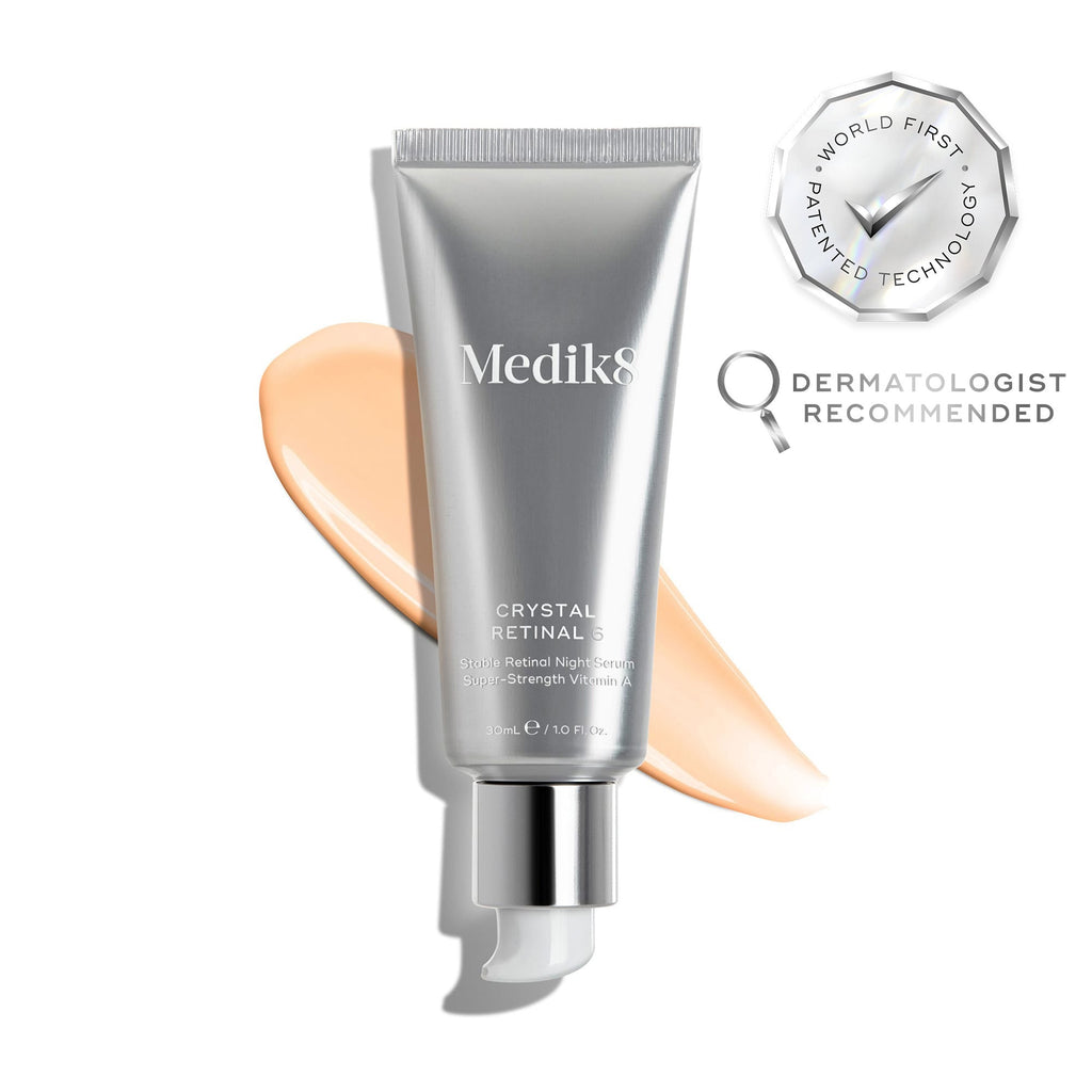 Strieborná tuba Crystal Retinal 6 je zobrazená s farebnou vzorkou krému za ňou a nálepkou „Dermatologist Recommended“.